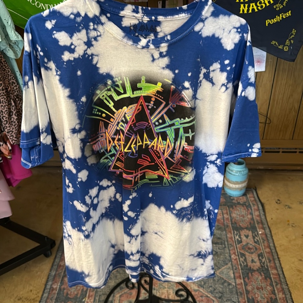 Tie-Dye Def Leppard Graphic Tee - Blue & White